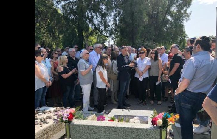 estuvieron presentes la madre del fiscal, Sara Garfunkel, su hermana Sandra, dirigentes de la comunidad judía, el ex secretario de Derechos Humanos de la Nación Claudio Avruj, entre otros.