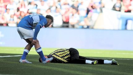 Patricio Toledo, histórico arquero de Chile, se desplomó a los 10 minutos del partido.