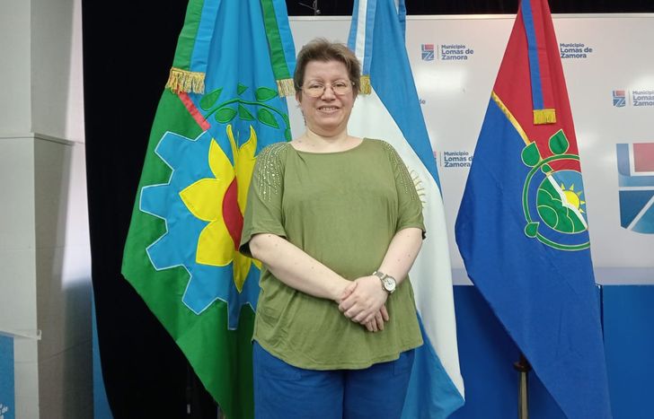 Silvina Surace, presidenta de la Asociación Sanmartiniana de Lomas en el acto por San Martín.