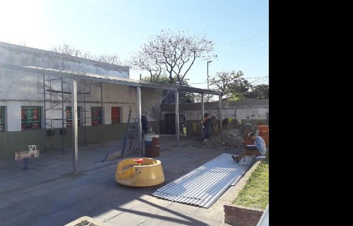 Se están haciendo obras en más escuelas.