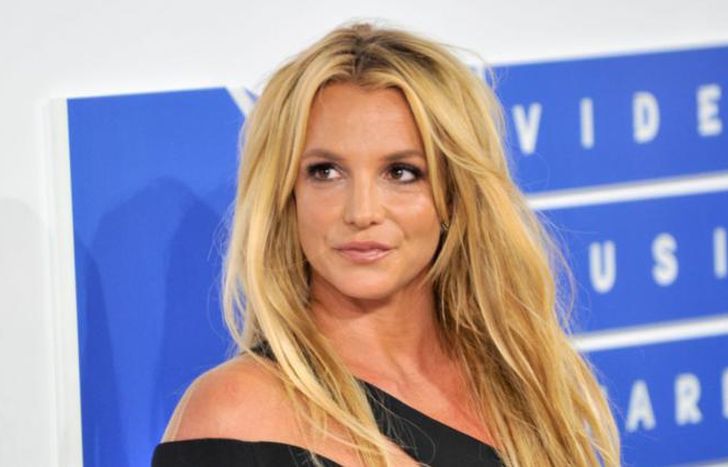 Se liberó en noviembre de la tutela de su padre.