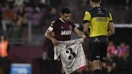 El Laucha Acosta en el momento más triste del partido.
