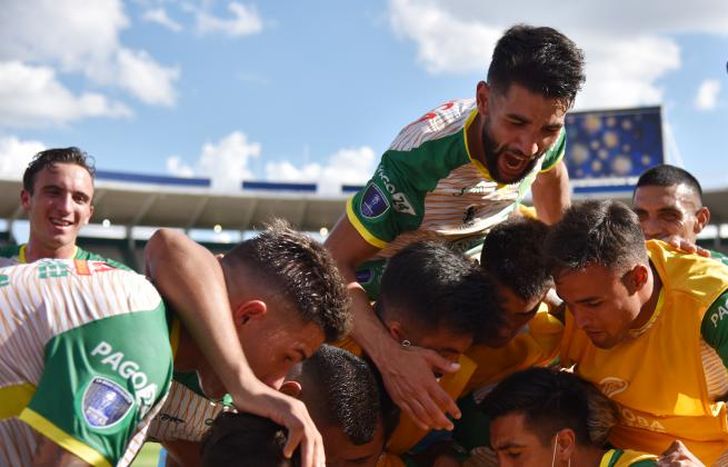 Adonis Frías abrió el partido en Córdoba.