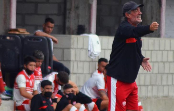 Della Picca trabaja en la búsqueda del mejor once para el debut.