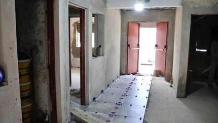 Construyen nuevos consultorios y salones.