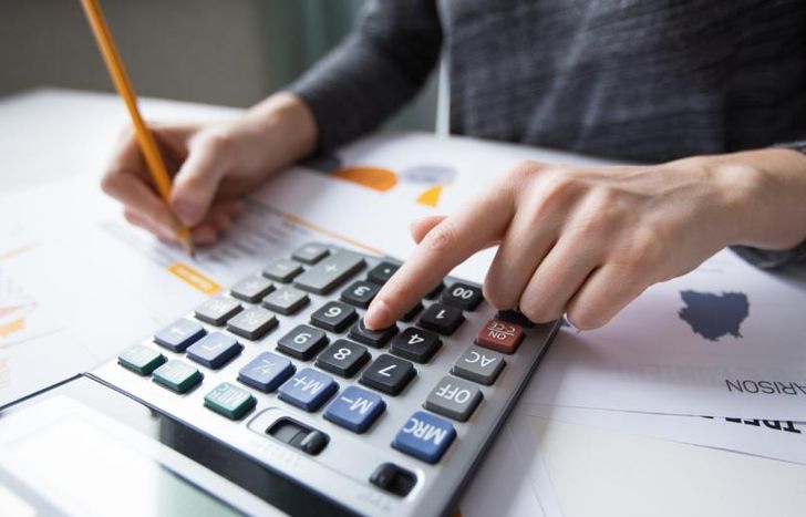 Desde el Gobierno confirmaron que volverá el Impuesto a las Ganancias y hay debate sobre el mínimo no imponible.