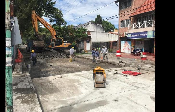 primero se retira el sector roto y luego se vierte el hormigón.