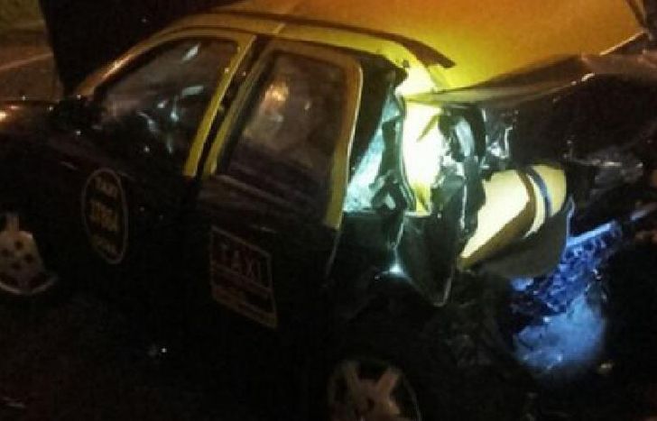 En el taxi viajaban las dos personas que perdieron la vida.