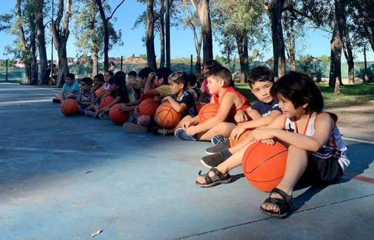 Las clases tienen lugar en el Parque Albertina y Caaguazú.