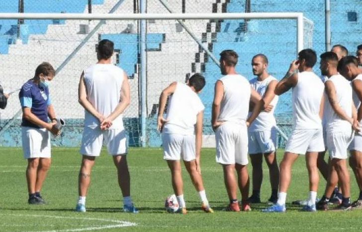 Ruiz ajusta detalles para el debut en la Primera Nacional 2022.