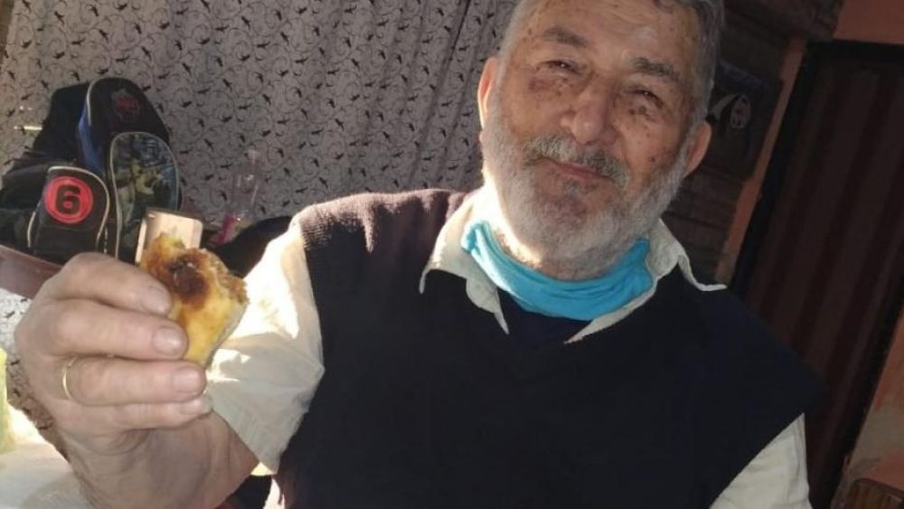 La persona asesinada fue encontrada sin vida en su casa.