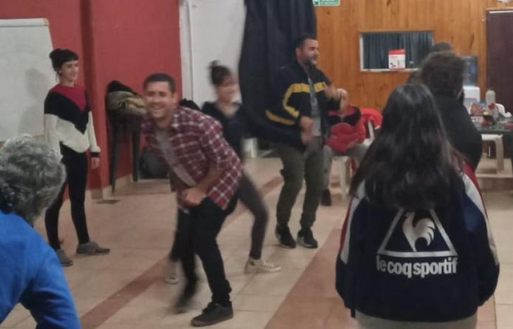 Los actores llevarán a cabo la obra entre el público, es decir, los alumnos.