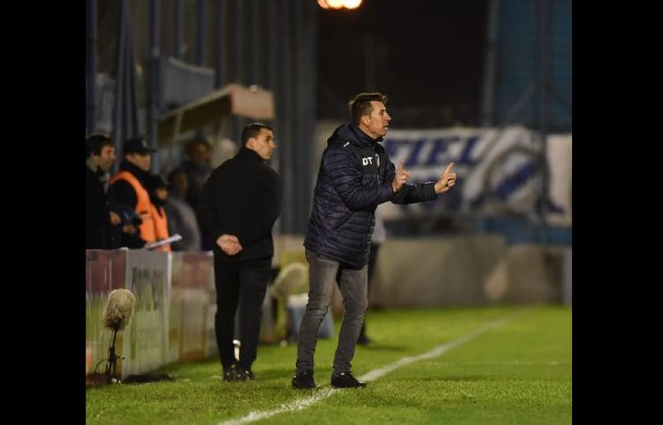 El técnico terminó molesto con sus futbolistas.