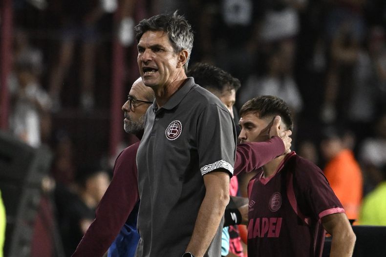 Mauricio Pellegrino se lamentó por los puntos perdidos por Lanús.