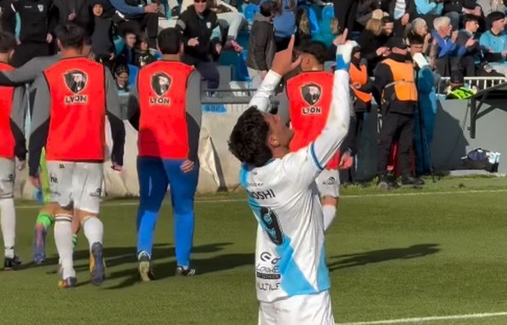 Marcos Echeverría, la figura de Temperley con un doblete.