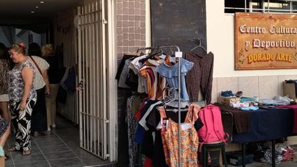 En Díaz Vélez 76: dos días de venta de garage.