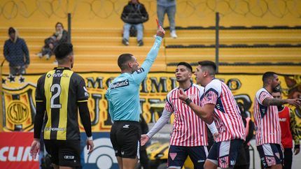Daniel Zamora expulsó dos jugadores de Los Andes. An