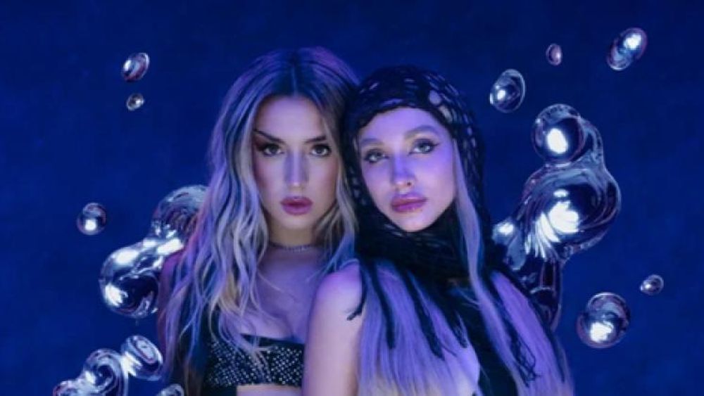 Lola Índigo y María Becerra, juntas en una Discoteka