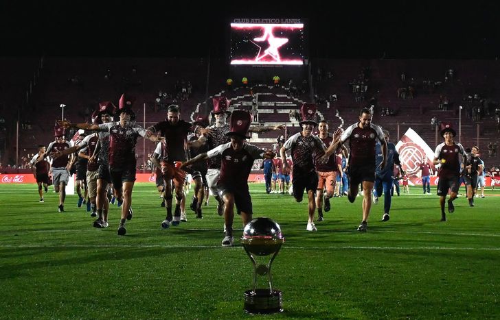 Los festejos de Lanús por la obtención de la Copa Sudamericana.