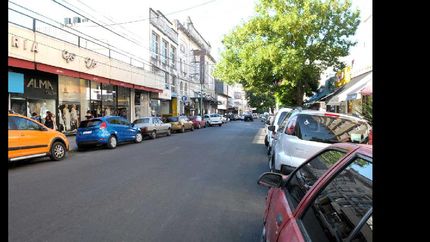 lomas: rige el libre estacionamiento para facilitar las compras del dia del nino