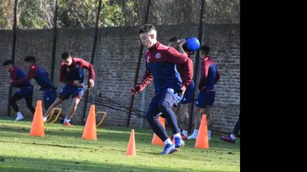 El DT piensa en una línea de cinco para visitar al Decano.