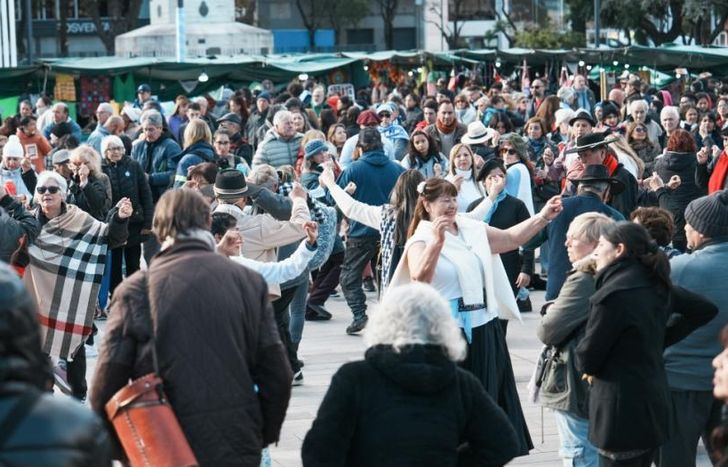 Se viene otro gran festejo popular en la plaza de Lomas.