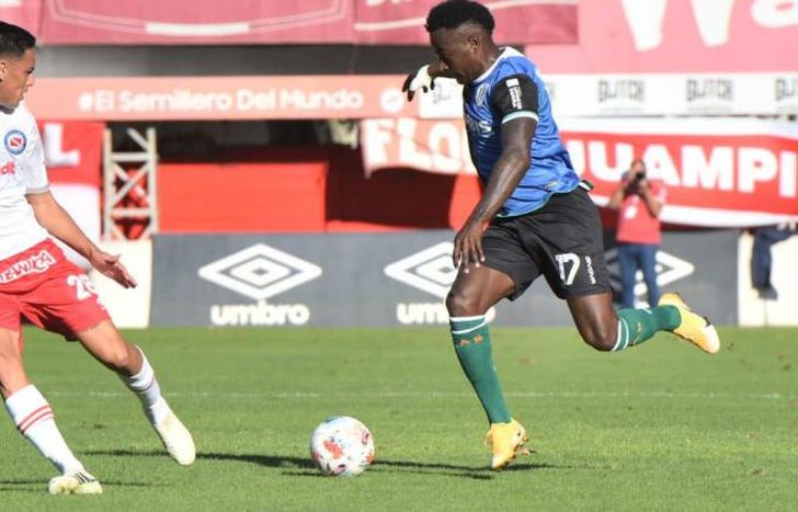 Cuero en velocidad frente al cruce de Romero.