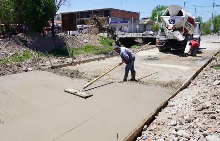 En Santa Catalina trabajan sobre distintos frentes de calles.