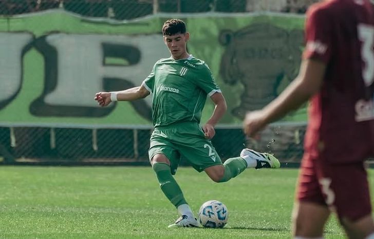 Mateo Mendizabal, central de Banfield con primer contrato.