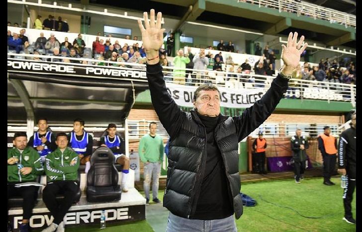 Los hinchas ovacionaron a Julio durante todo el partido y recordaron el título del 2009.