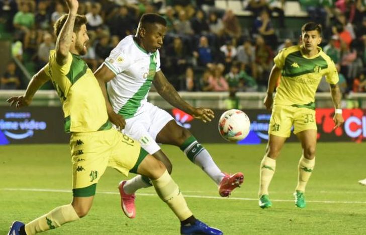 Cuero abandonó el campo por un golpe en el complemento.