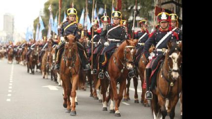por un conflicto con las fuerzas armadas, el gobierno suspendio el desfile del 9 de julio