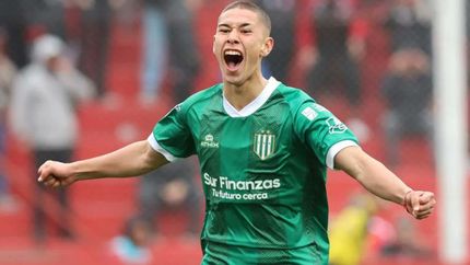 El mediocampista tiene 20 años y contrato con el Taladro hasta diciembre de 2025.