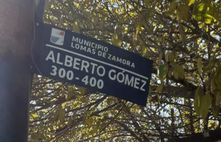 Lomas lo recuerda a diario con su nombre en una de las calles.