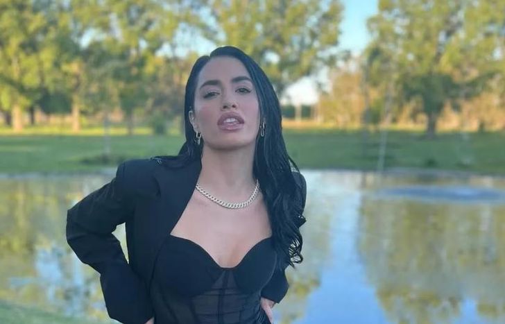 Lali, muy sexy en un casamiento.