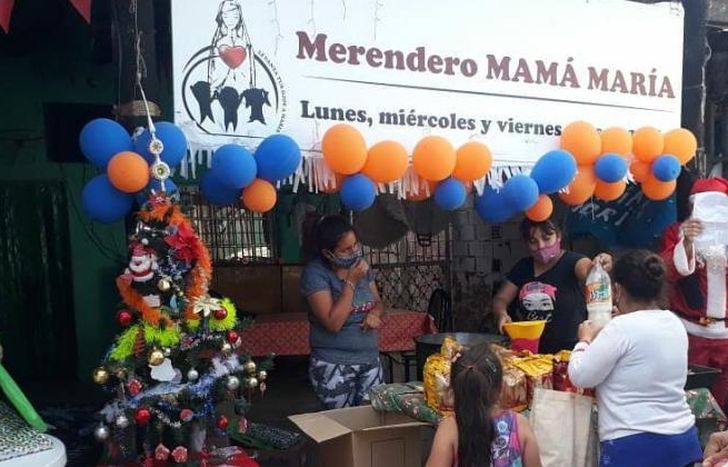 Armaron bandejas para entregar a 50 familias.