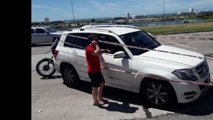 un piloto de tc se atrinchero en su auto por un control de alcoholemia