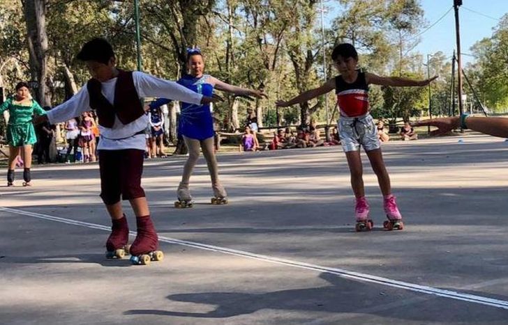 La muestra fue al aire libre con más de 40 jóvenes.
