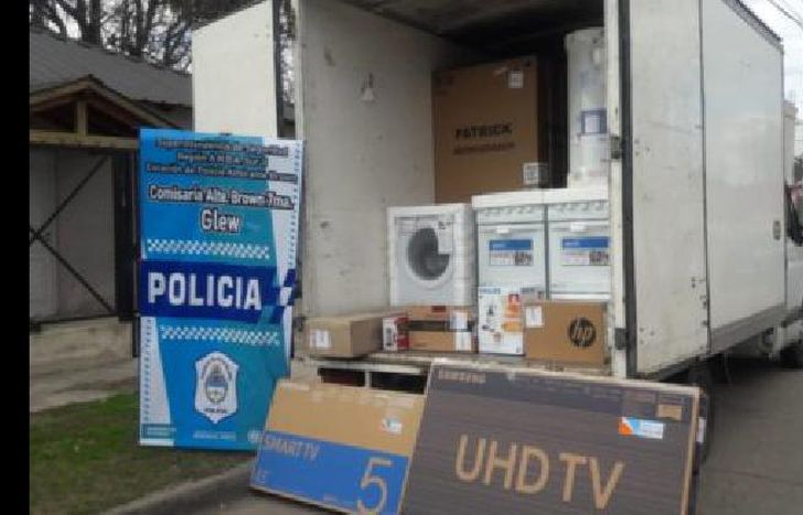 se llevaban un camión repleto de electrodomésticos.