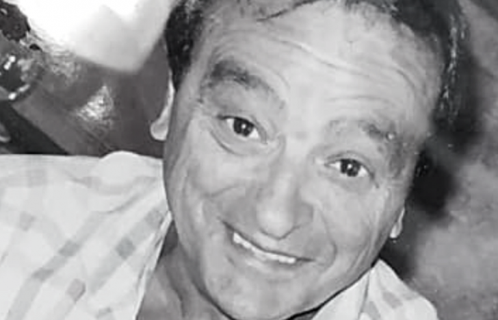 Mingo pasaba mesa por mesa para charlar con los comensales.