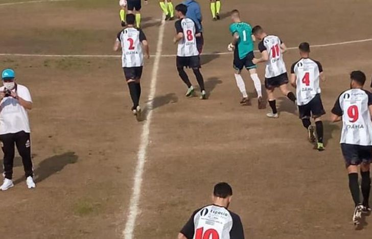 El Porvenir perdió y se aleja de la pelea.