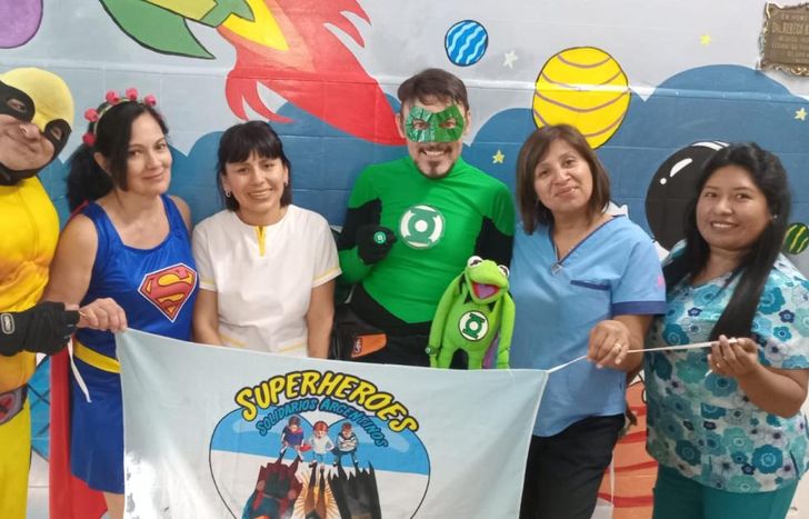Los Superhéroes Solidarios Argentinos siguen cumpliendo misiones, llevando alegría a los más necesitados.