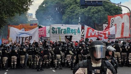 que puede hacer y que no la policia en una manifestacion