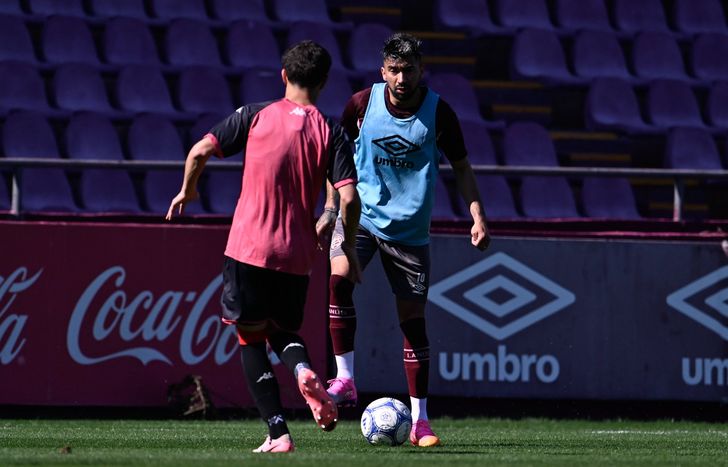 Marcelino Moreno reapareció en Lanús para sumar rodaje.