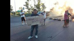 Trabajadores de Cresta Roja cortan la Autopista Ezeiza-Cañuelas