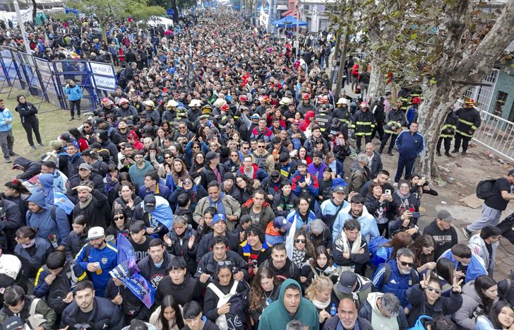 Una multitud se acercó a Avellaneda a despedir al Indio Solari,
