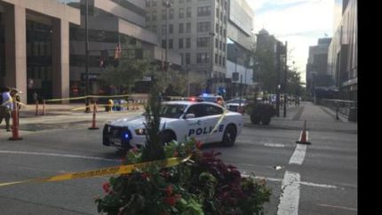 Hay heridos y dos policías víctimas del tiroteo.