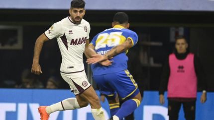 Lanús juega en la Bombonera.