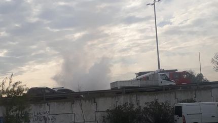 El incendio complicó el tránsito sobre Camino Negro.