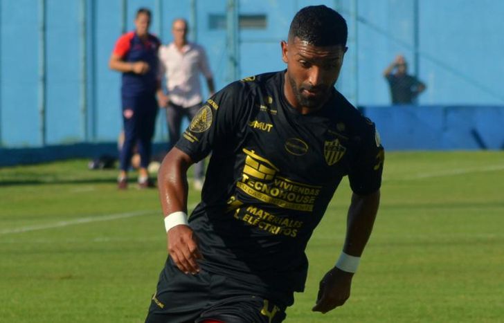 Luis Monge rescindió su vínculo contractual con Talleres de Escalada.